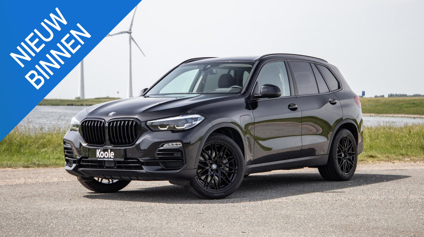 BMW X5 xDrive45e Executive CARPLAY / CAMERA / DEALER ONDERHOUDEN / LEER / STOELVERWARMING / BLACK ON BLACK