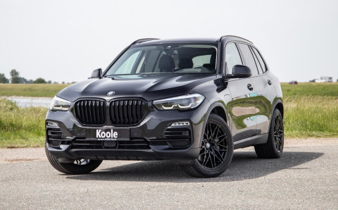 BMW X5 xDrive45e Executive CARPLAY / CAMERA / DEALER ONDERHOUDEN / LEER / STOELVERWARMING / BLACK ON BLACK