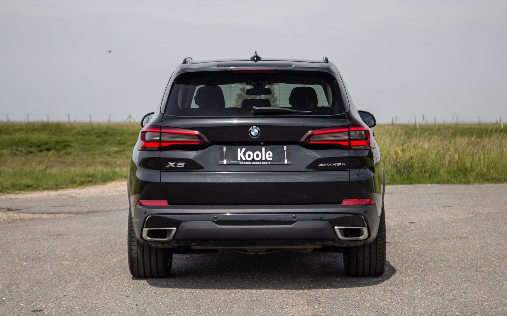BMW X5 xDrive45e Executive CARPLAY / CAMERA / DEALER ONDERHOUDEN / LEER / STOELVERWARMING / BLACK ON BLACK