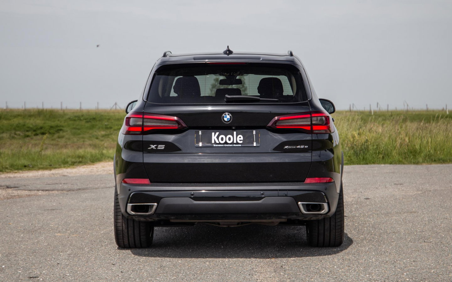 BMW X5 xDrive45e Executive CARPLAY / CAMERA / DEALER ONDERHOUDEN / LEER / STOELVERWARMING / BLACK ON BLACK