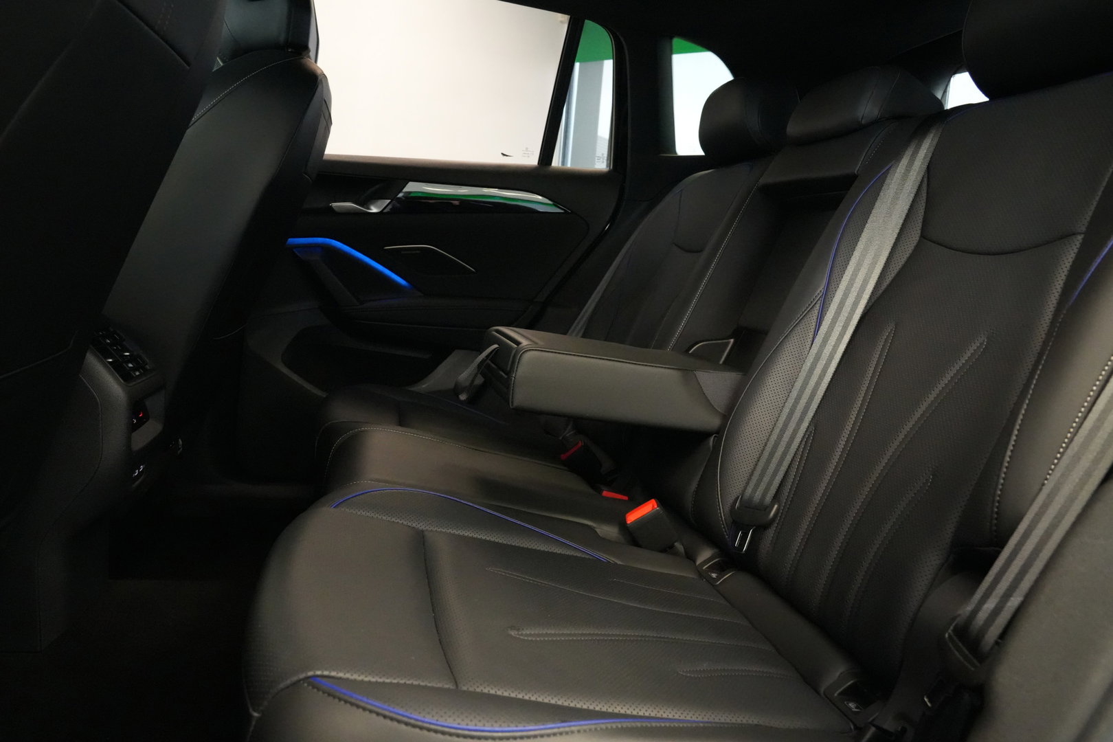 Volkswagen Tiguan 1.5 eHybrid R-Line Edition Stoelventilatie Leder Wegklapbare trekhaak