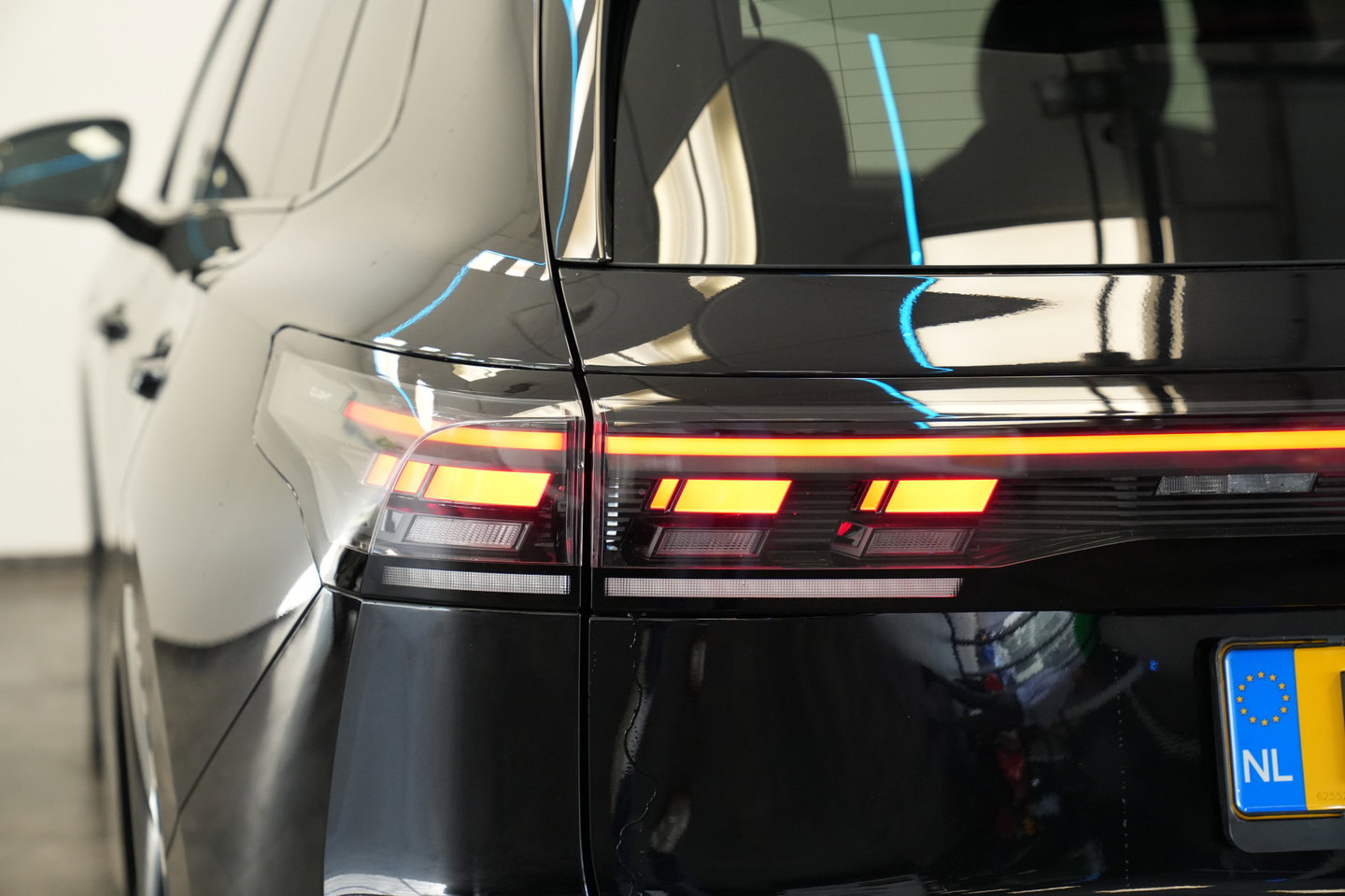 Volkswagen Tiguan 1.5 eHybrid R-Line Edition Stoelventilatie Leder Wegklapbare trekhaak