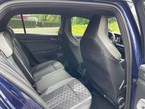 Volkswagen Golf 1.5 TSI R-Line Virtual Ambientlicht Camra IQ Light Matrix LED
