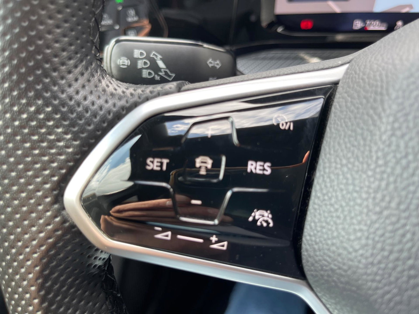 Volkswagen Golf 1.5 TSI R-Line Virtual Ambientlicht Camra IQ Light Matrix LED