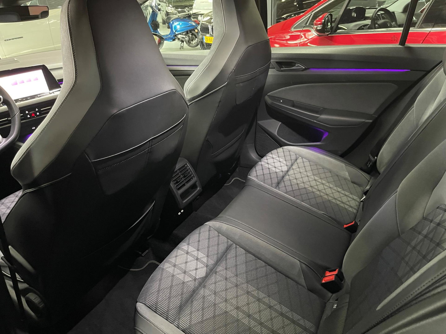 Volkswagen Golf 1.5 TSI R-Line Virtual Ambientlicht Camra IQ Light Matrix LED
