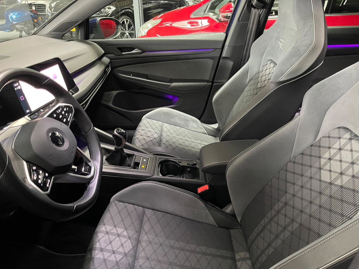 Volkswagen Golf 1.5 TSI R-Line Virtual Ambientlicht Camra IQ Light Matrix LED