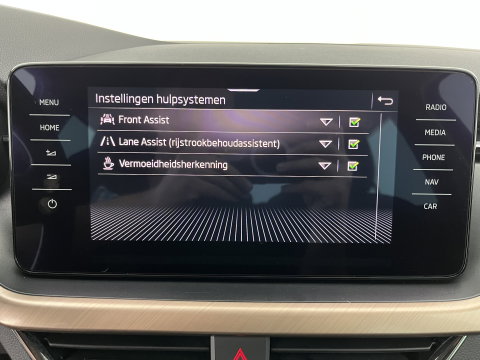Škoda Scala 1.0 TSI Business Edition (INCL.BTW) Aut. *FULL-LED | DIGI-COCKPIT | HEATED-COMFORTSEATS | CARPLAY | LANE-ASSIST | NAVI-FULLMAP | ECC | PDC | CRUISE | 18''ALU*