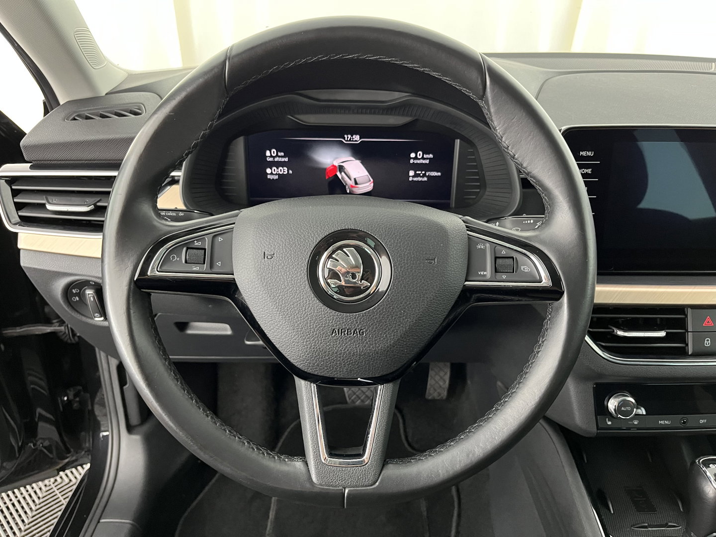 Škoda Scala 1.0 TSI Business Edition (INCL.BTW) Aut. *FULL-LED | DIGI-COCKPIT | HEATED-COMFORTSEATS | CARPLAY | LANE-ASSIST | NAVI-FULLMAP | ECC | PDC | CRUISE | 18''ALU*