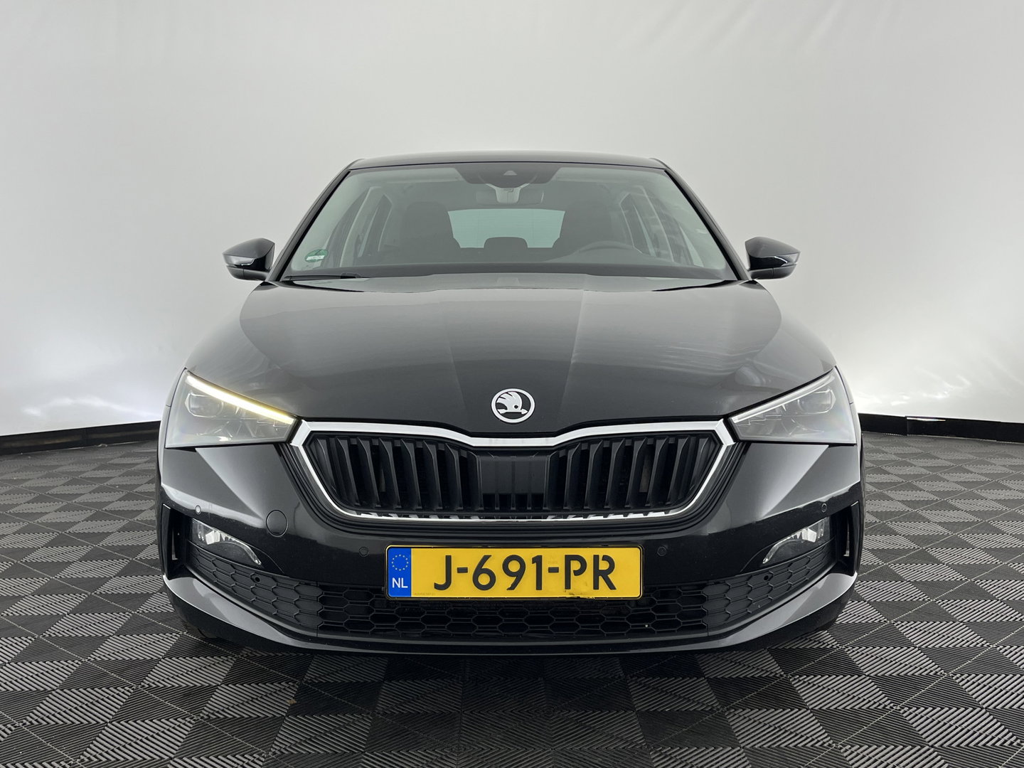 Škoda Scala 1.0 TSI Business Edition (INCL.BTW) Aut. *FULL-LED | DIGI-COCKPIT | HEATED-COMFORTSEATS | CARPLAY | LANE-ASSIST | NAVI-FULLMAP | ECC | PDC | CRUISE | 18''ALU*