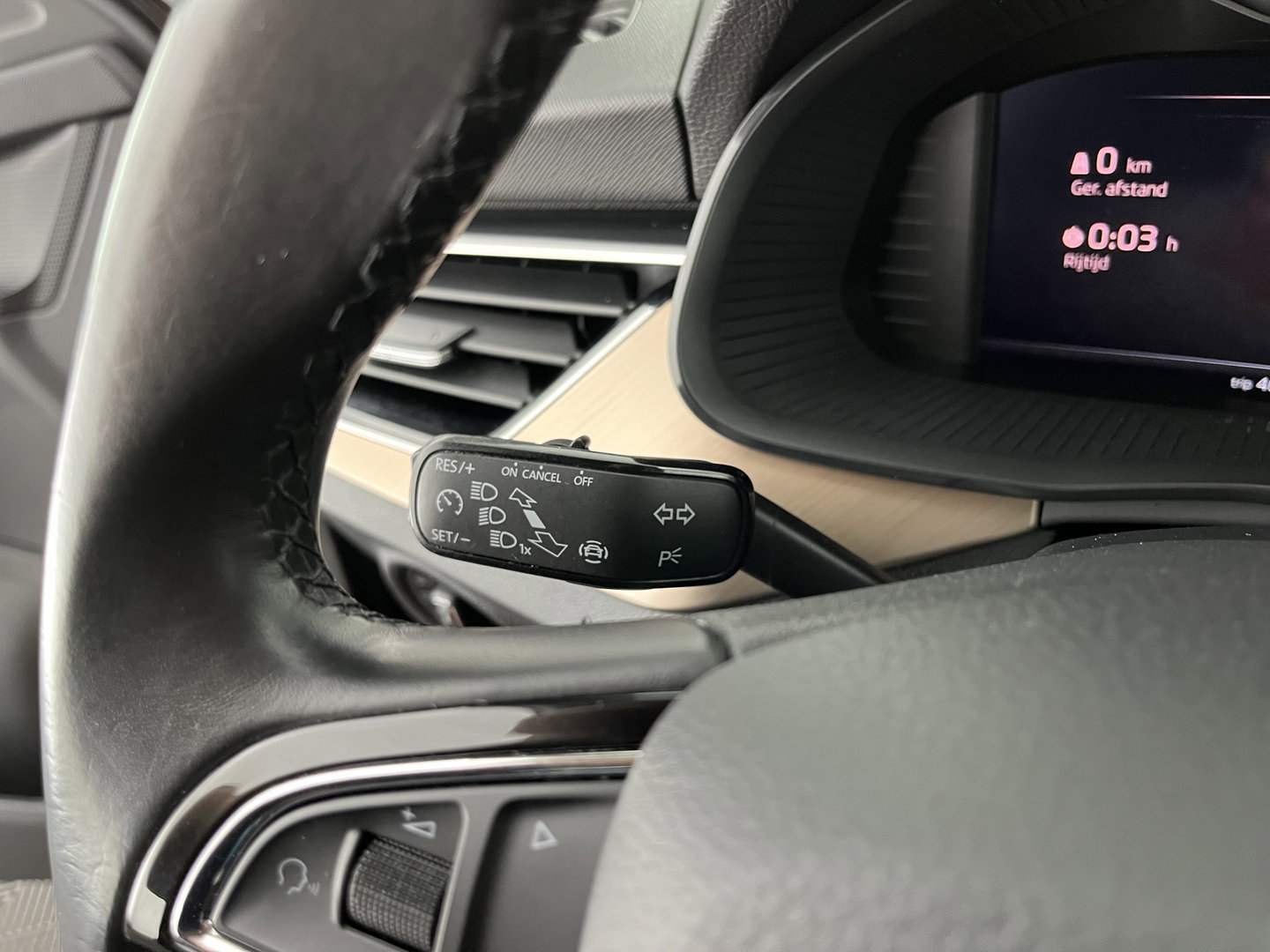 Škoda Scala 1.0 TSI Business Edition (INCL.BTW) Aut. *FULL-LED | DIGI-COCKPIT | HEATED-COMFORTSEATS | CARPLAY | LANE-ASSIST | NAVI-FULLMAP | ECC | PDC | CRUISE | 18''ALU*