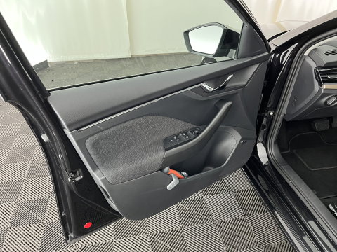 Škoda Scala 1.0 TSI Business Edition (INCL.BTW) Aut. *FULL-LED | DIGI-COCKPIT | HEATED-COMFORTSEATS | CARPLAY | LANE-ASSIST | NAVI-FULLMAP | ECC | PDC | CRUISE | 18''ALU*