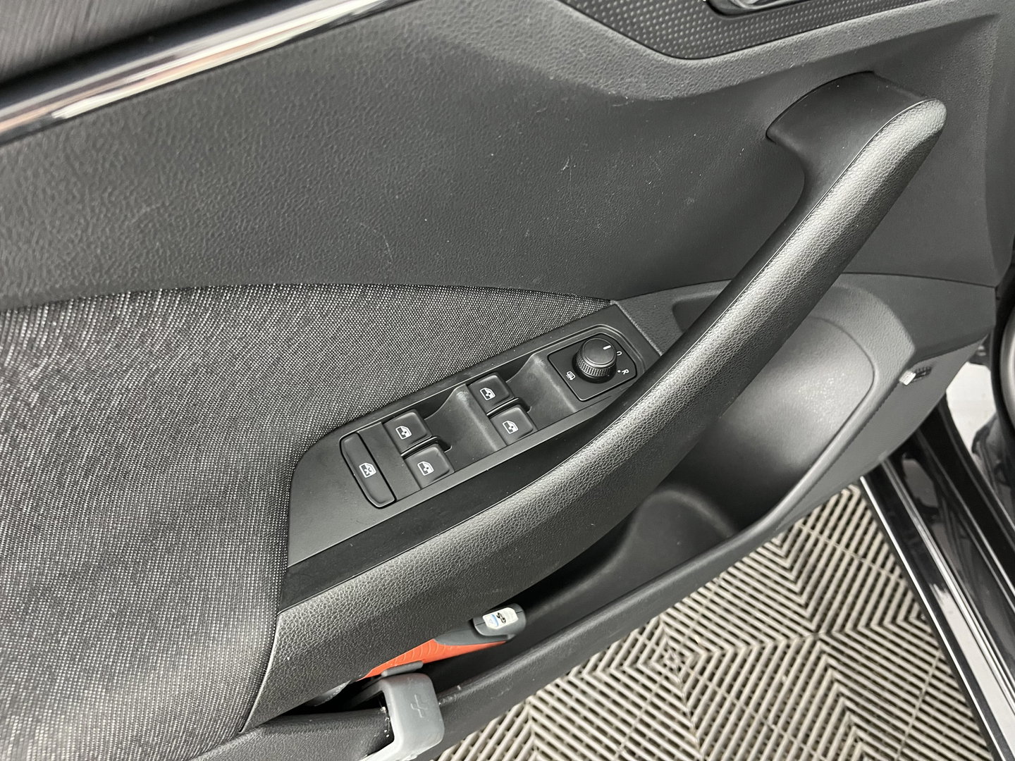 Škoda Scala 1.0 TSI Business Edition (INCL.BTW) Aut. *FULL-LED | DIGI-COCKPIT | HEATED-COMFORTSEATS | CARPLAY | LANE-ASSIST | NAVI-FULLMAP | ECC | PDC | CRUISE | 18''ALU*