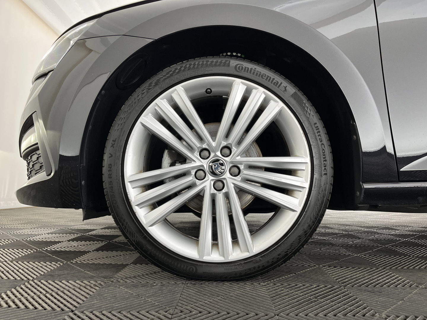 Škoda Scala 1.0 TSI Business Edition (INCL.BTW) Aut. *FULL-LED | DIGI-COCKPIT | HEATED-COMFORTSEATS | CARPLAY | LANE-ASSIST | NAVI-FULLMAP | ECC | PDC | CRUISE | 18''ALU*