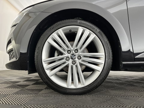 Škoda Scala 1.0 TSI Business Edition (INCL.BTW) Aut. *FULL-LED | DIGI-COCKPIT | HEATED-COMFORTSEATS | CARPLAY | LANE-ASSIST | NAVI-FULLMAP | ECC | PDC | CRUISE | 18''ALU*