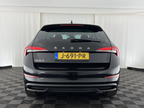 Škoda Scala 1.0 TSI Business Edition (INCL.BTW) Aut. *FULL-LED | DIGI-COCKPIT | HEATED-COMFORTSEATS | CARPLAY | LANE-ASSIST | NAVI-FULLMAP | ECC | PDC | CRUISE | 18''ALU*