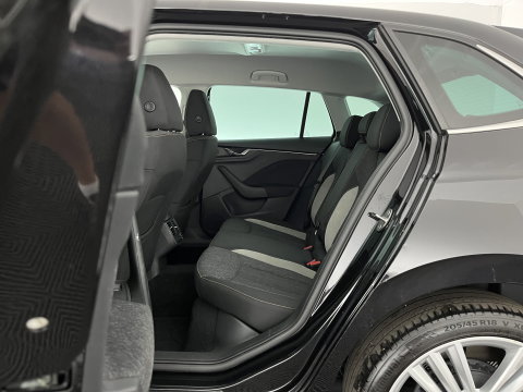 Škoda Scala 1.0 TSI Business Edition (INCL.BTW) Aut. *FULL-LED | DIGI-COCKPIT | HEATED-COMFORTSEATS | CARPLAY | LANE-ASSIST | NAVI-FULLMAP | ECC | PDC | CRUISE | 18''ALU*