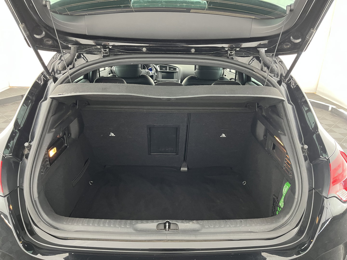 Citroën DS4 1.6 BlueHDi Business *LEATHER-FABRIC | MASSAGE-SPORTSEATS | DENON-AUDIO | NAVI-FULLMAP | BLINDSPOT | PRIVACY-GLASS | ECC | PDC | CRUISE | TOWBAR | 17''ALU*
