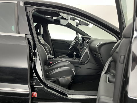 Citroën DS4 1.6 BlueHDi Business *LEATHER-FABRIC | MASSAGE-SPORTSEATS | DENON-AUDIO | NAVI-FULLMAP | BLINDSPOT | PRIVACY-GLASS | ECC | PDC | CRUISE | TOWBAR | 17''ALU*