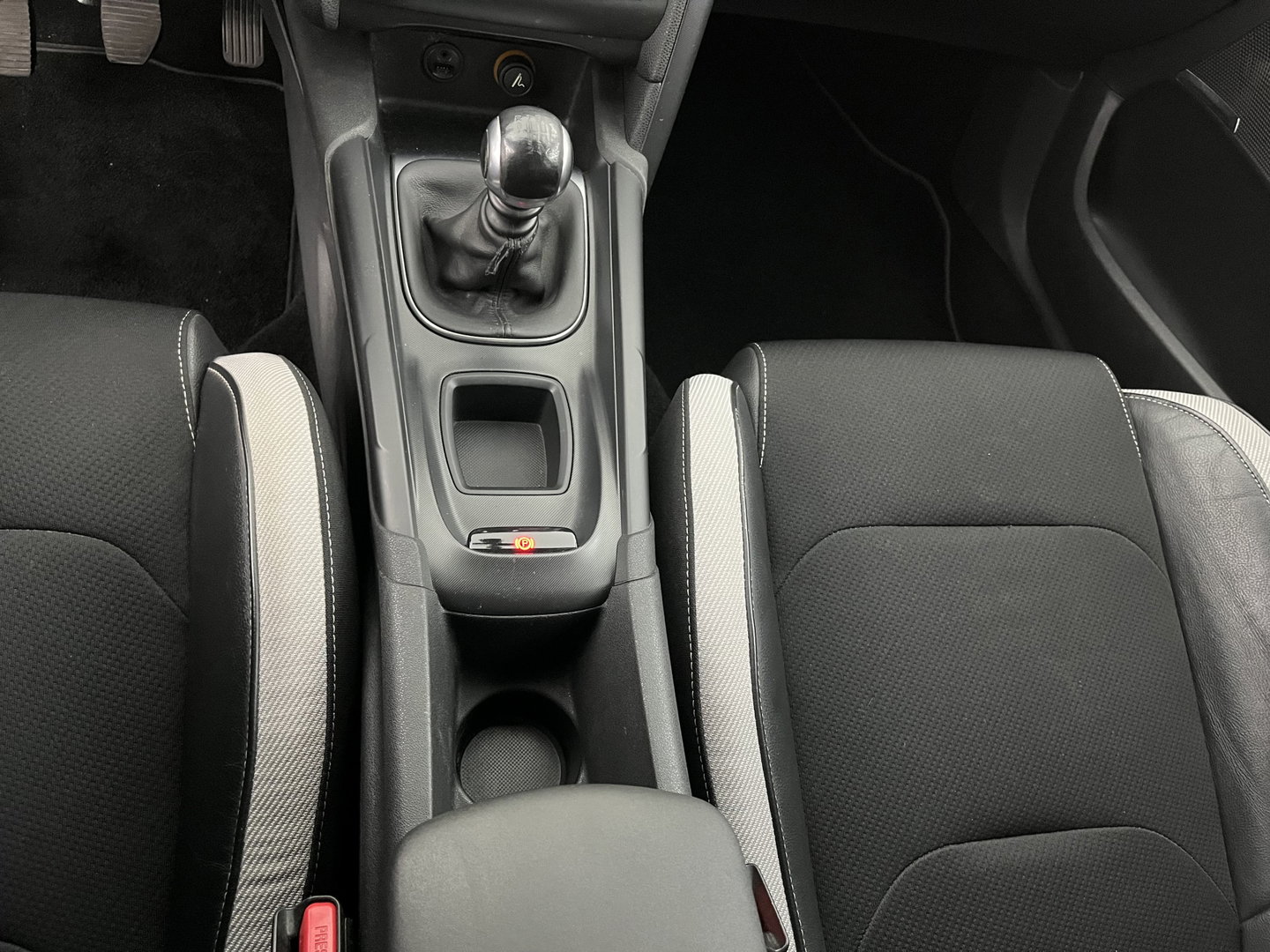 Citroën DS4 1.6 BlueHDi Business *LEATHER-FABRIC | MASSAGE-SPORTSEATS | DENON-AUDIO | NAVI-FULLMAP | BLINDSPOT | PRIVACY-GLASS | ECC | PDC | CRUISE | TOWBAR | 17''ALU*