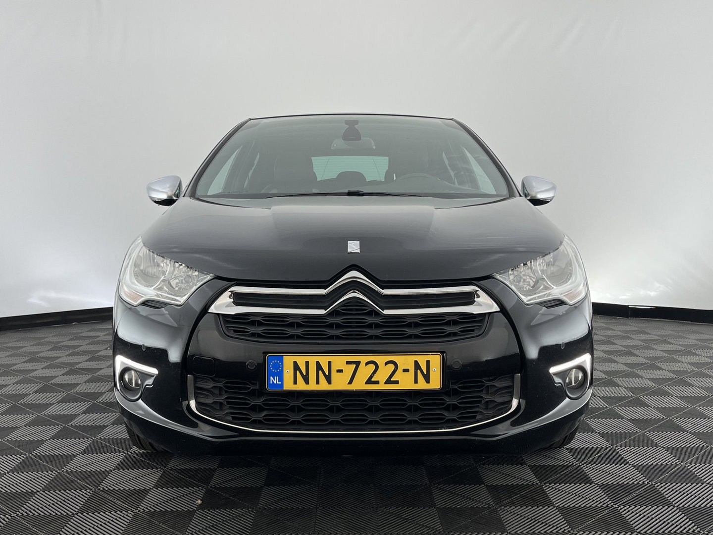 Citroën DS4 1.6 BlueHDi Business *LEATHER-FABRIC | MASSAGE-SPORTSEATS | DENON-AUDIO | NAVI-FULLMAP | BLINDSPOT | PRIVACY-GLASS | ECC | PDC | CRUISE | TOWBAR | 17''ALU*