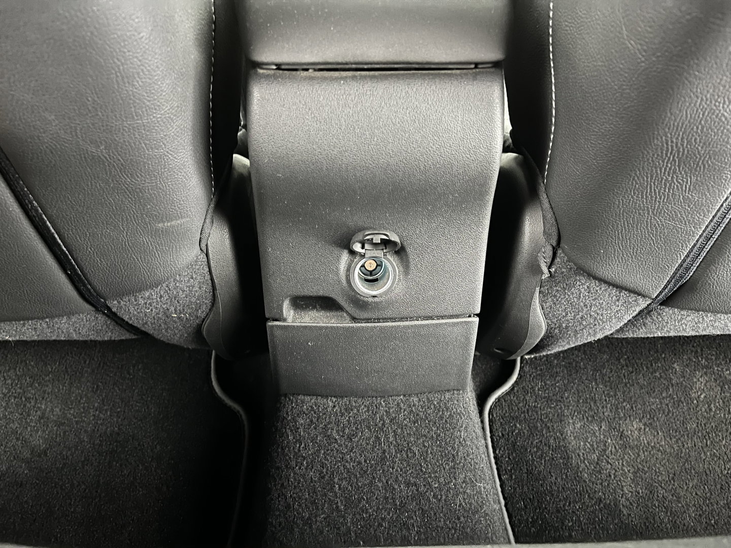 Citroën DS4 1.6 BlueHDi Business *LEATHER-FABRIC | MASSAGE-SPORTSEATS | DENON-AUDIO | NAVI-FULLMAP | BLINDSPOT | PRIVACY-GLASS | ECC | PDC | CRUISE | TOWBAR | 17''ALU*