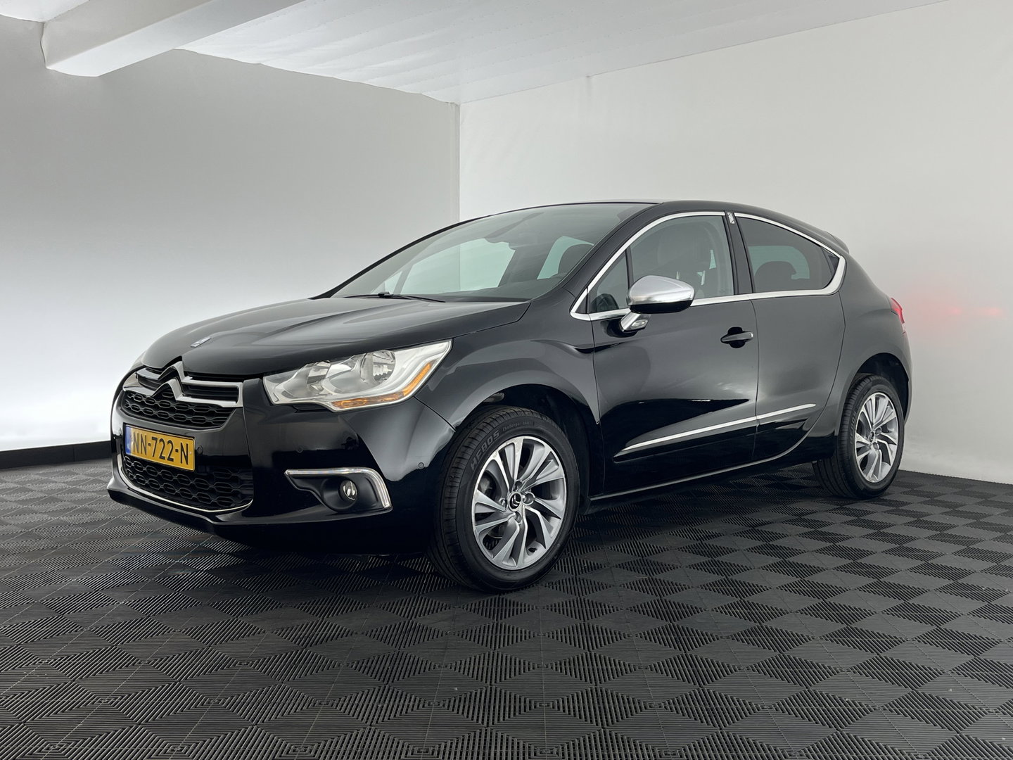 Citroën DS4 1.6 BlueHDi Business *LEATHER-FABRIC | MASSAGE-SPORTSEATS | DENON-AUDIO | NAVI-FULLMAP | BLINDSPOT | PRIVACY-GLASS | ECC | PDC | CRUISE | TOWBAR | 17''ALU*