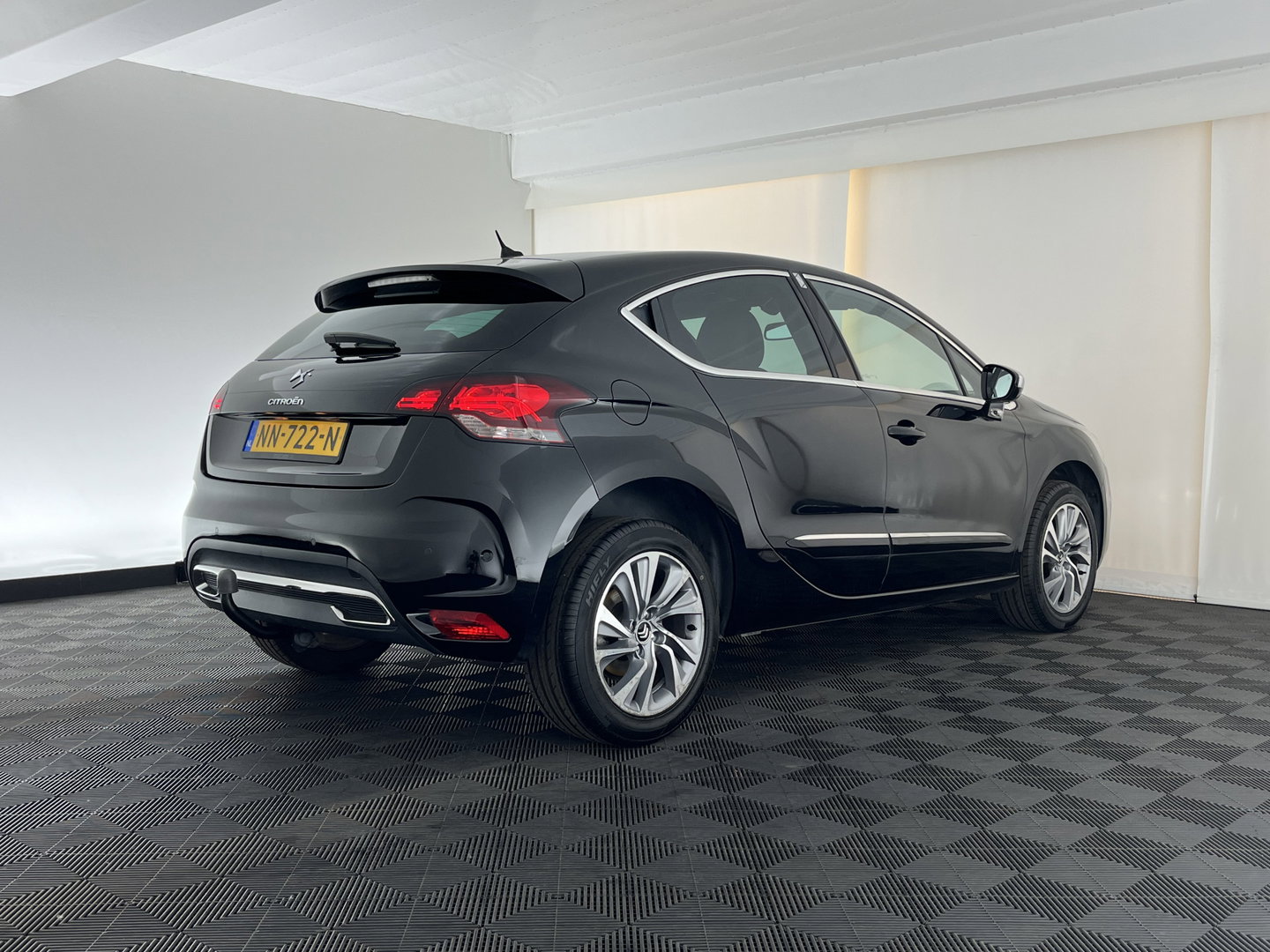 Citroën DS4 1.6 BlueHDi Business *LEATHER-FABRIC | MASSAGE-SPORTSEATS | DENON-AUDIO | NAVI-FULLMAP | BLINDSPOT | PRIVACY-GLASS | ECC | PDC | CRUISE | TOWBAR | 17''ALU*