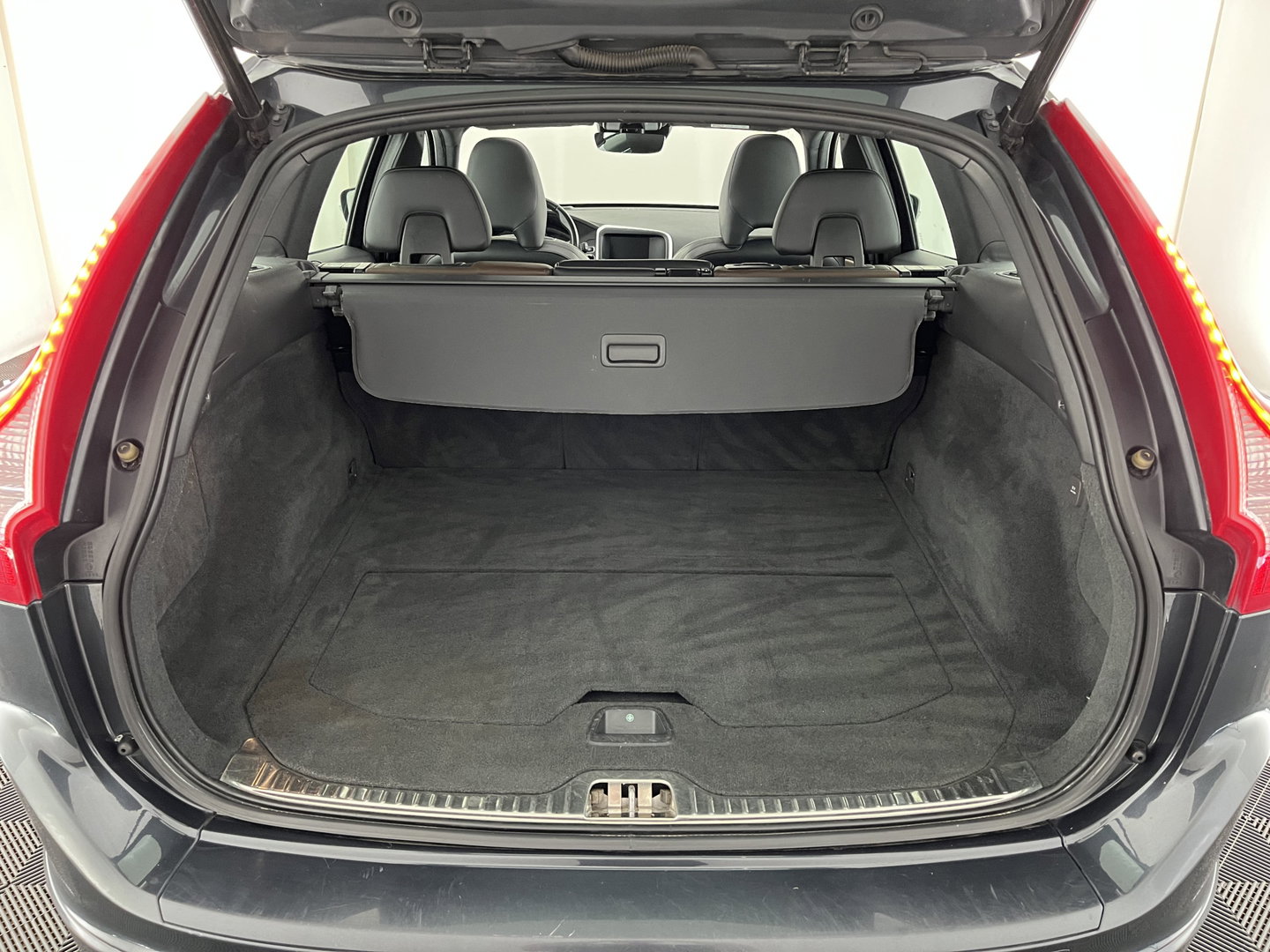 Volvo XC60 2.0 D4 FWD Summum Aut. *PANO | ADAPTIVE-CRUISE | LEATHER | XENON | BLIS | MEMORY-PACK | NAVI-FULLMAP | ECC | PDC | 18''ALU | TOWBAR*
