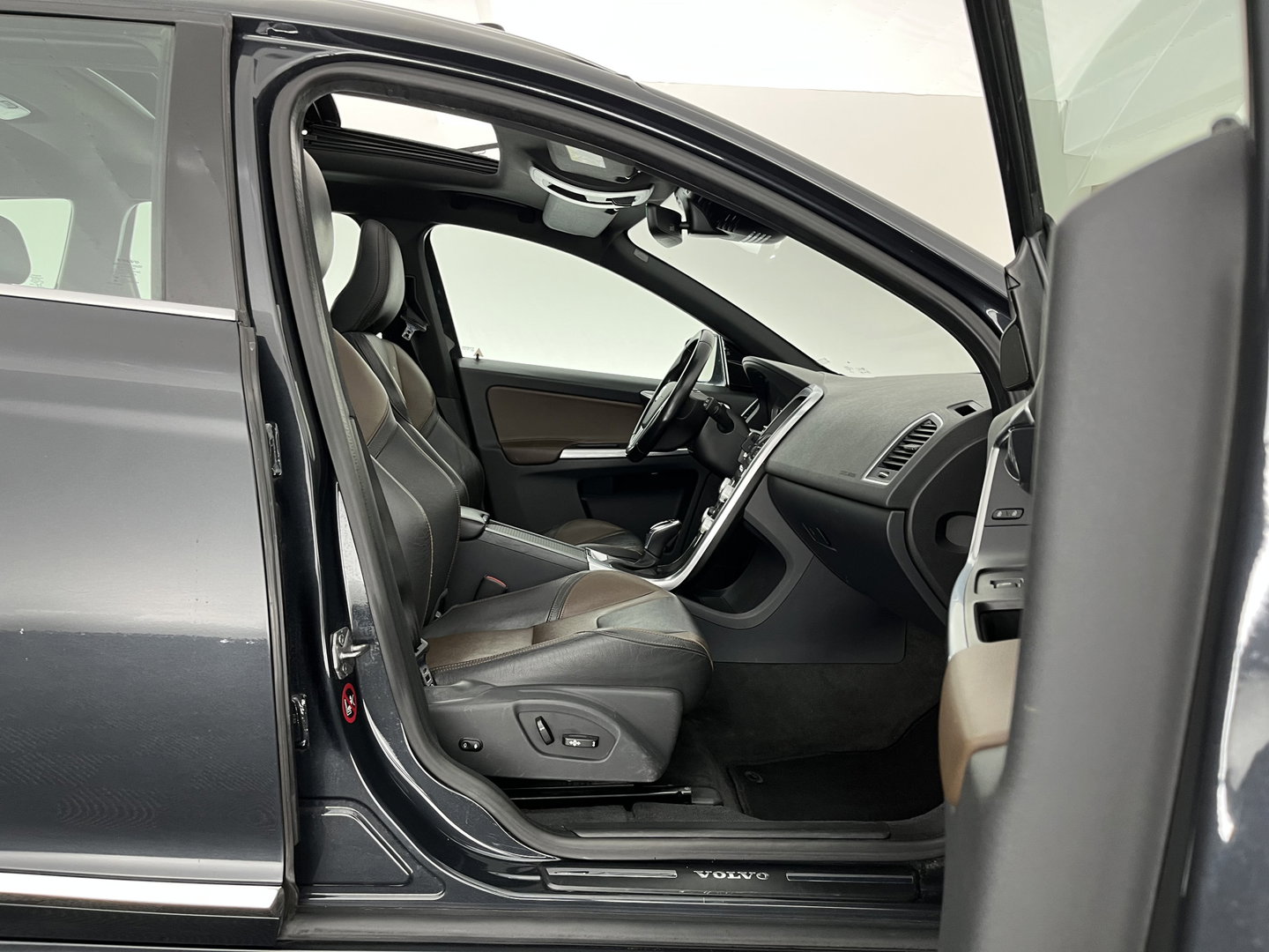 Volvo XC60 2.0 D4 FWD Summum Aut. *PANO | ADAPTIVE-CRUISE | LEATHER | XENON | BLIS | MEMORY-PACK | NAVI-FULLMAP | ECC | PDC | 18''ALU | TOWBAR*