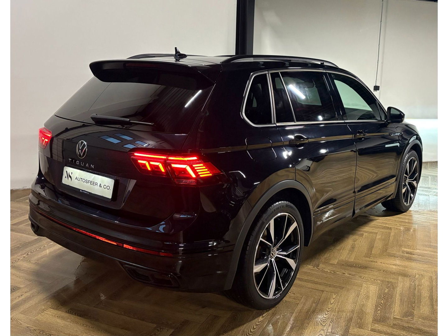 Volkswagen Tiguan 1.5 TSI R-Line PANO KEYLESS CAM