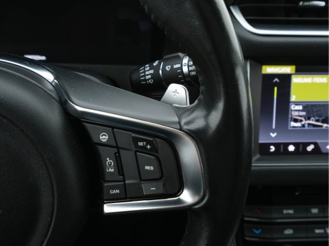 Jaguar XF Sportbrake 2.0d Portfolio Aut. *PANO | LEATHER | FULL-LED | MEMORY-PACK | DIGI-COCKPIT | HEATED-COMFORTSEATS | NAVI-FULLMAP | CAMERA | PRIVACY-GLASS | SHIFTPADDLES | AMBIENT-LIGHT | ECC | PDC | CRUISE | 20''ALU*