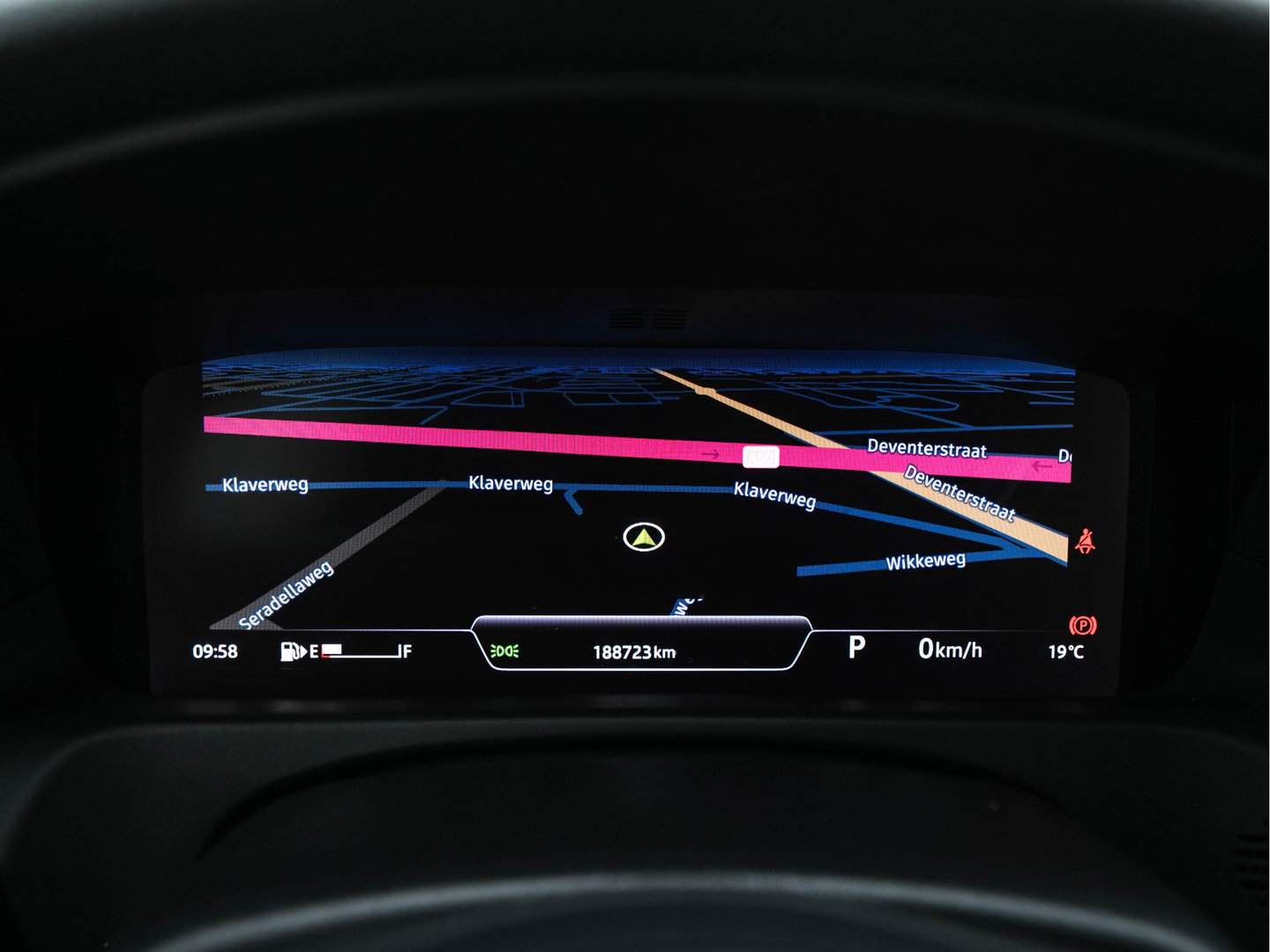 Jaguar XF Sportbrake 2.0d Portfolio Aut. *PANO | LEATHER | FULL-LED | MEMORY-PACK | DIGI-COCKPIT | HEATED-COMFORTSEATS | NAVI-FULLMAP | CAMERA | PRIVACY-GLASS | SHIFTPADDLES | AMBIENT-LIGHT | ECC | PDC | CRUISE | 20''ALU*