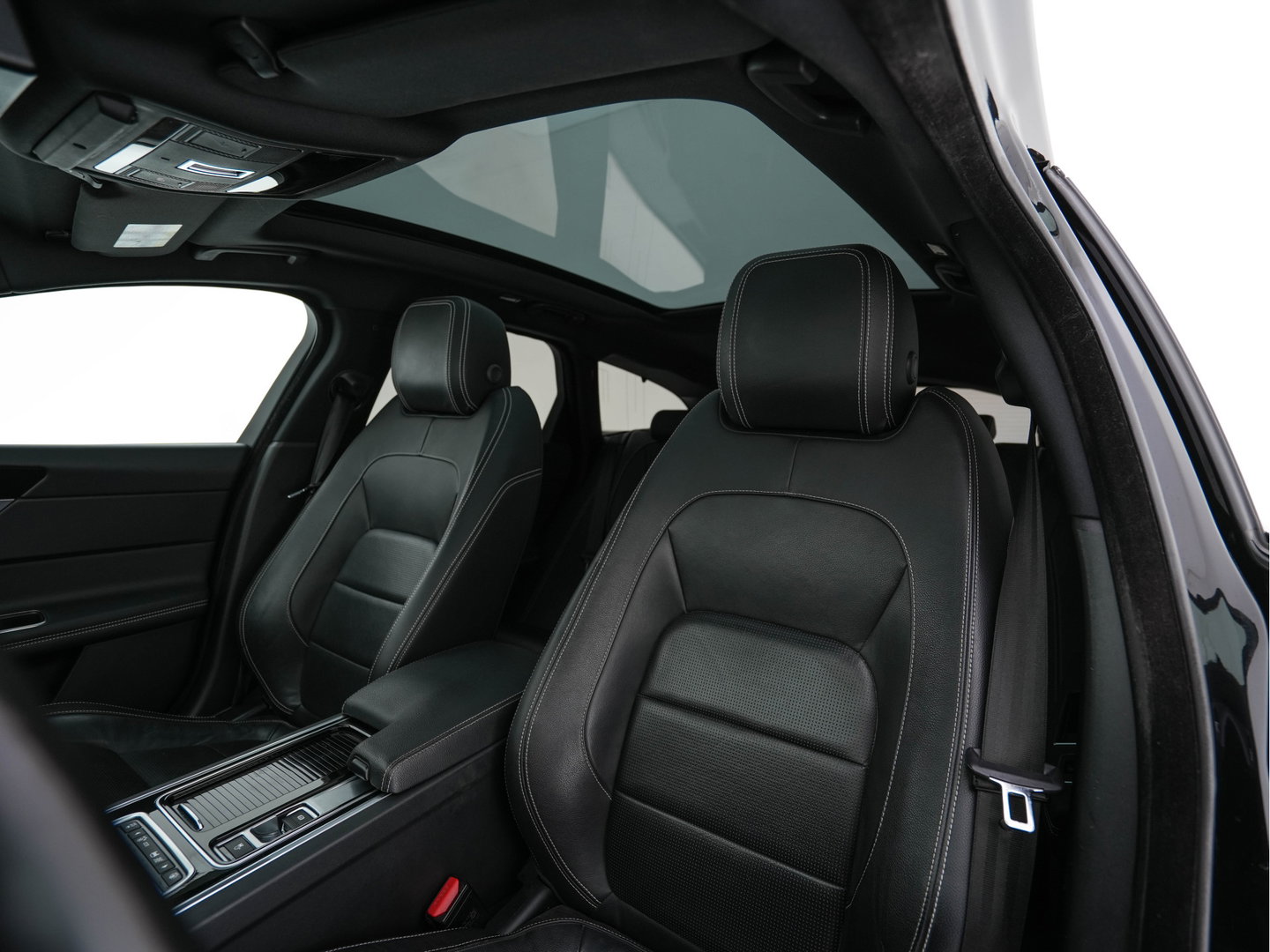Jaguar XF Sportbrake 2.0d Portfolio Aut. *PANO | LEATHER | FULL-LED | MEMORY-PACK | DIGI-COCKPIT | HEATED-COMFORTSEATS | NAVI-FULLMAP | CAMERA | PRIVACY-GLASS | SHIFTPADDLES | AMBIENT-LIGHT | ECC | PDC | CRUISE | 20''ALU*
