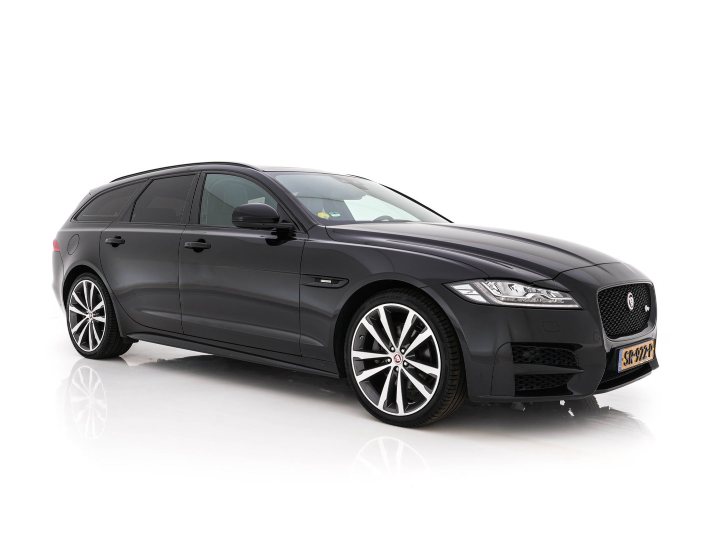 Jaguar XF Sportbrake 2.0d Portfolio Aut. *PANO | LEATHER | FULL-LED | MEMORY-PACK | DIGI-COCKPIT | HEATED-COMFORTSEATS | NAVI-FULLMAP | CAMERA | PRIVACY-GLASS | SHIFTPADDLES | AMBIENT-LIGHT | ECC | PDC | CRUISE | 20''ALU*