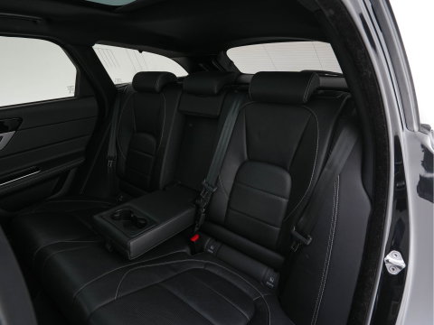 Jaguar XF Sportbrake 2.0d Portfolio Aut. *PANO | LEATHER | FULL-LED | MEMORY-PACK | DIGI-COCKPIT | HEATED-COMFORTSEATS | NAVI-FULLMAP | CAMERA | PRIVACY-GLASS | SHIFTPADDLES | AMBIENT-LIGHT | ECC | PDC | CRUISE | 20''ALU*