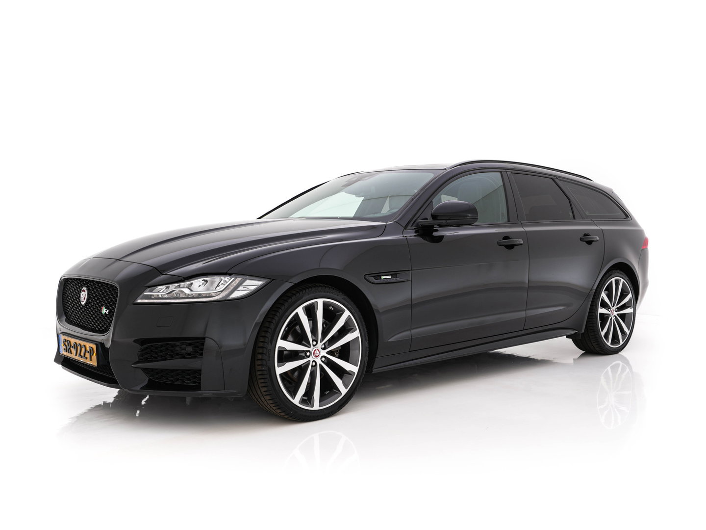 Jaguar XF Sportbrake 2.0d Portfolio Aut. *PANO | LEATHER | FULL-LED | MEMORY-PACK | DIGI-COCKPIT | HEATED-COMFORTSEATS | NAVI-FULLMAP | CAMERA | PRIVACY-GLASS | SHIFTPADDLES | AMBIENT-LIGHT | ECC | PDC | CRUISE | 20''ALU*