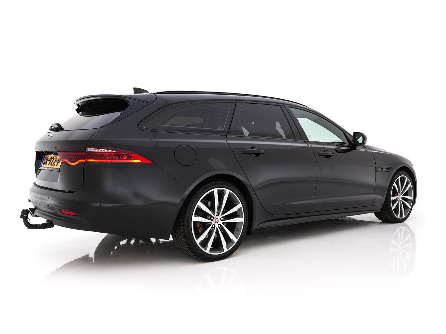 Jaguar XF Sportbrake 2.0d Portfolio Aut. *PANO | LEATHER | FULL-LED | MEMORY-PACK | DIGI-COCKPIT | HEATED-COMFORTSEATS | NAVI-FULLMAP | CAMERA | PRIVACY-GLASS | SHIFTPADDLES | AMBIENT-LIGHT | ECC | PDC | CRUISE | 20''ALU*