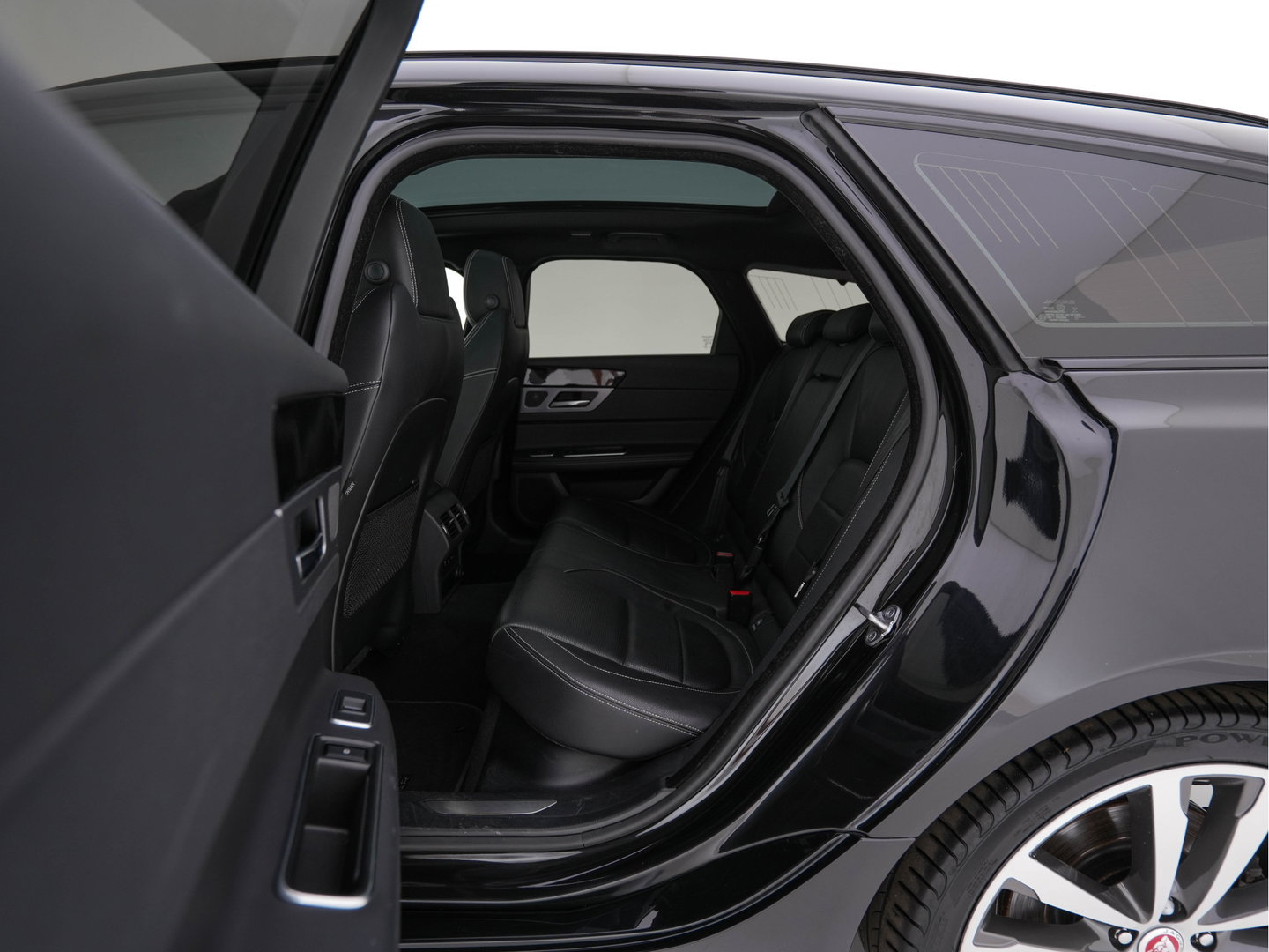 Jaguar XF Sportbrake 2.0d Portfolio Aut. *PANO | LEATHER | FULL-LED | MEMORY-PACK | DIGI-COCKPIT | HEATED-COMFORTSEATS | NAVI-FULLMAP | CAMERA | PRIVACY-GLASS | SHIFTPADDLES | AMBIENT-LIGHT | ECC | PDC | CRUISE | 20''ALU*