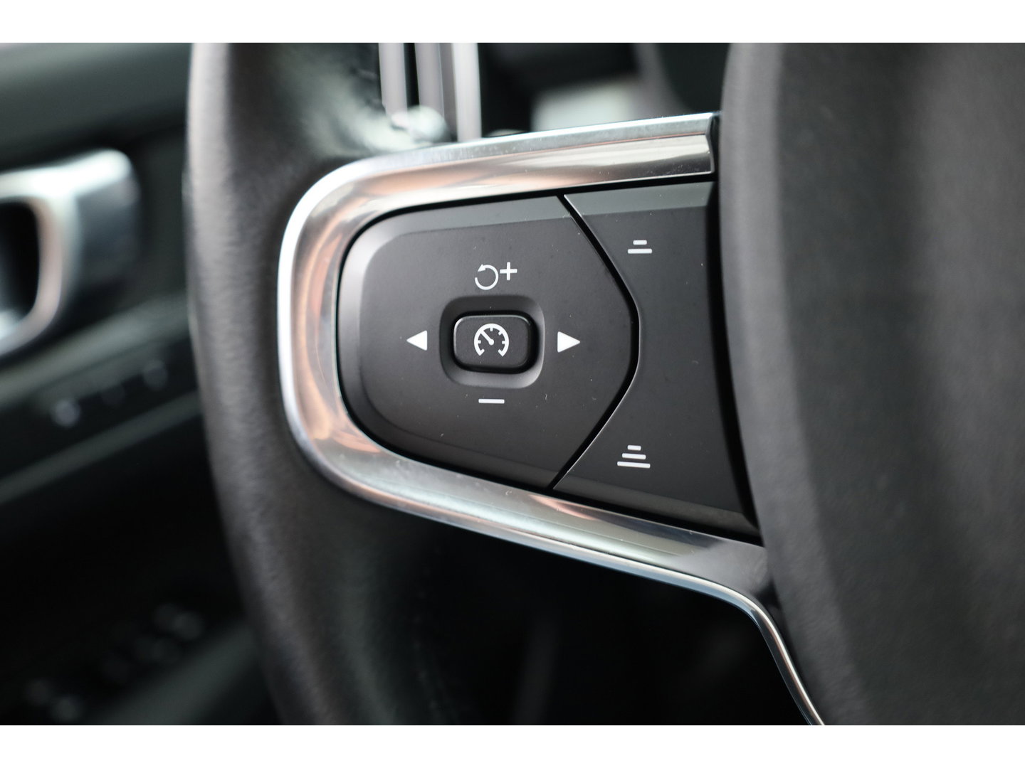 Volvo XC40 1.5 T5 Recharge R-Design | 262 PK | Trekhaak | Adap. Cruise control | Blis | Elek Stoelen | Camera |