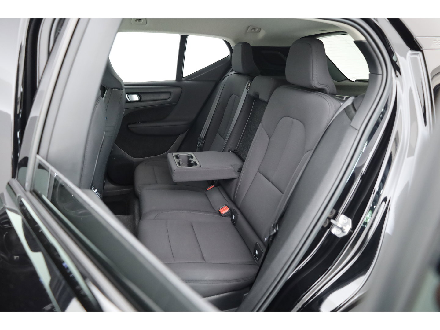 Volvo XC40 1.5 T5 Recharge R-Design | 262 PK | Trekhaak | Adap. Cruise control | Blis | Elek Stoelen | Camera |