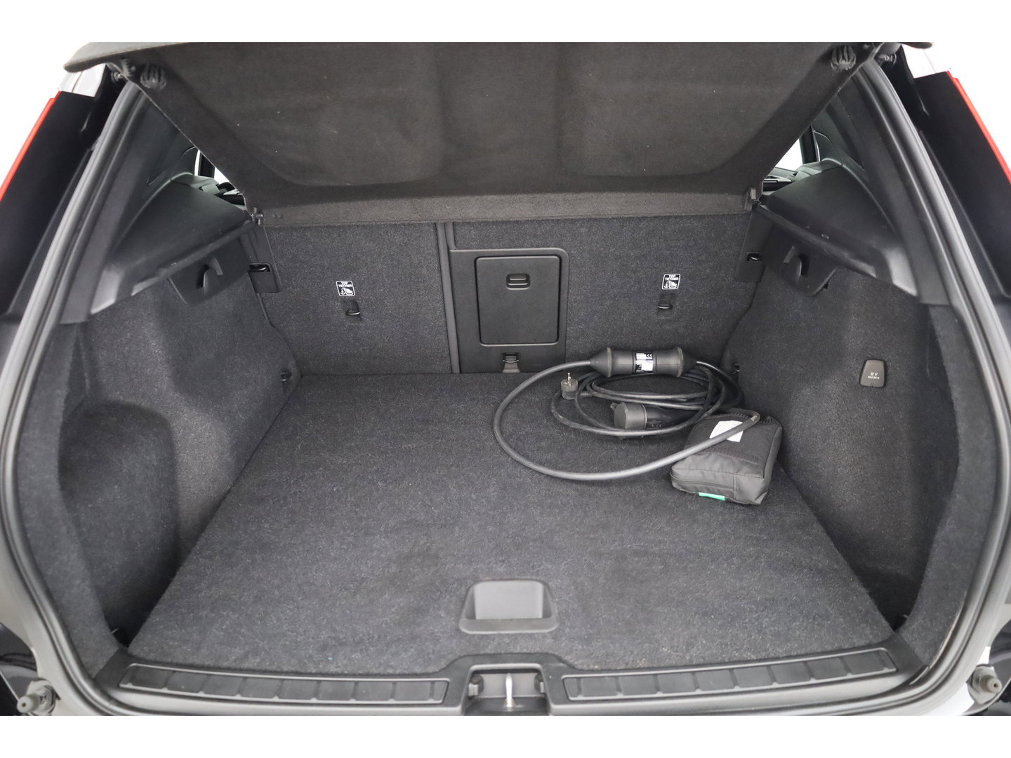 Volvo XC40 1.5 T5 Recharge R-Design | 262 PK | Trekhaak | Adap. Cruise control | Blis | Elek Stoelen | Camera |