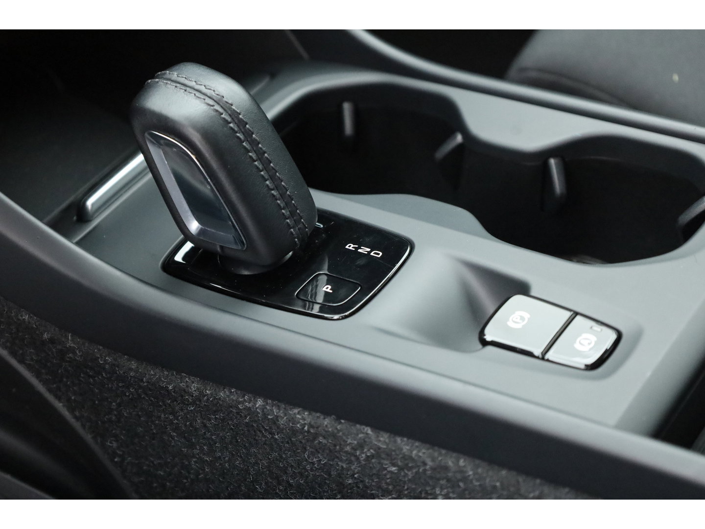Volvo XC40 1.5 T5 Recharge R-Design | 262 PK | Trekhaak | Adap. Cruise control | Blis | Elek Stoelen | Camera |