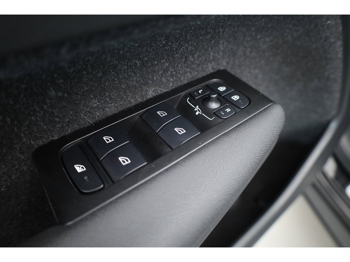 Volvo XC40 1.5 T5 Recharge R-Design | 262 PK | Trekhaak | Adap. Cruise control | Blis | Elek Stoelen | Camera |