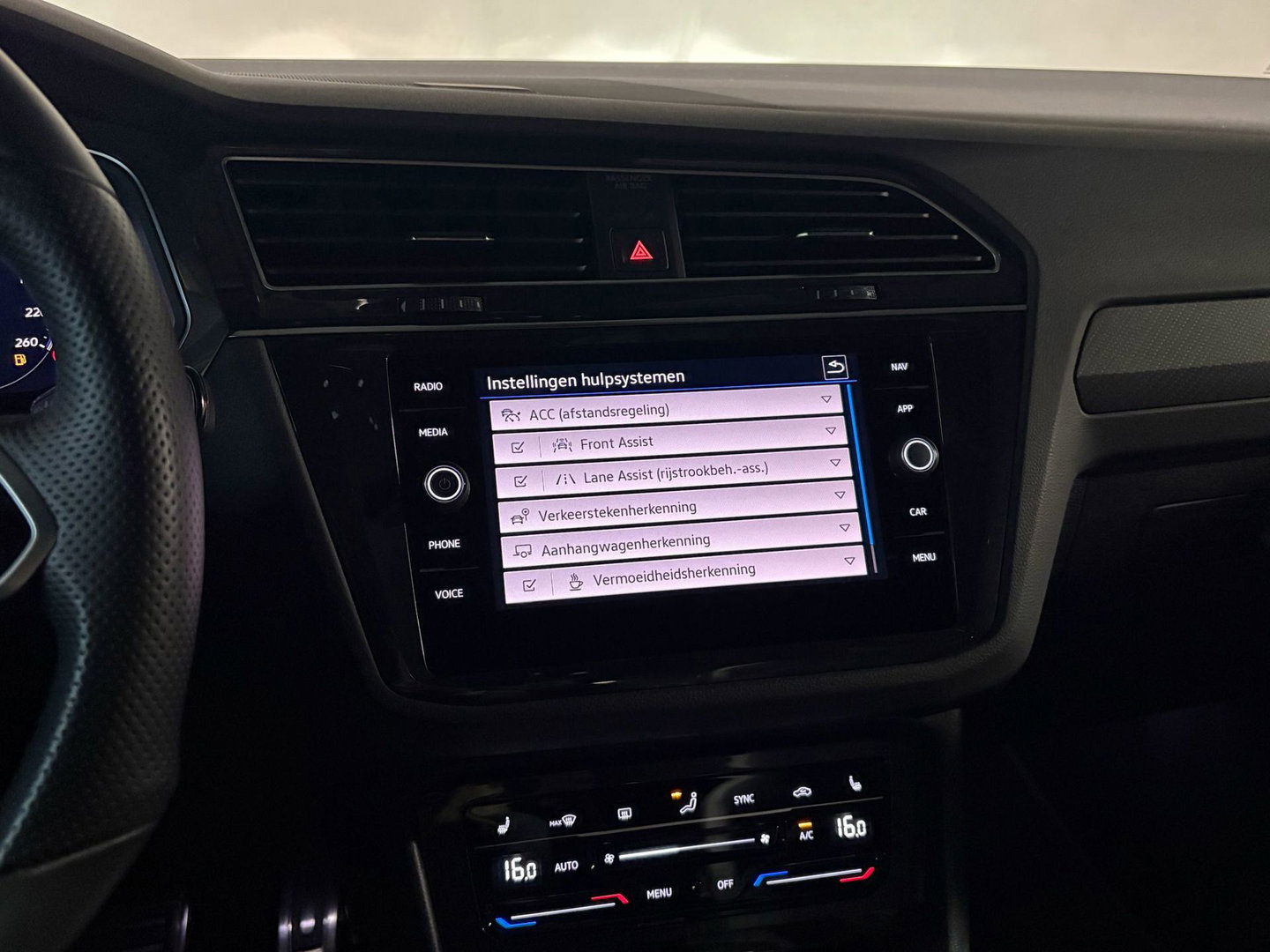 Volkswagen Tiguan 1.5 TSI R-Line PANO KEYLESS CAM