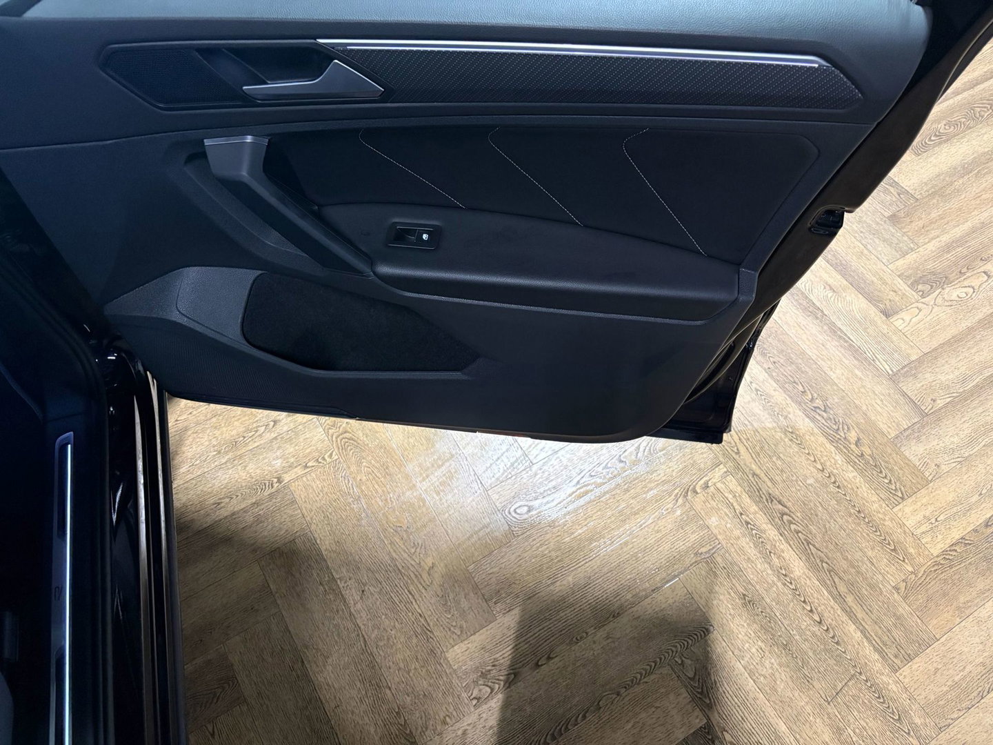 Volkswagen Tiguan 1.5 TSI R-Line PANO KEYLESS CAM