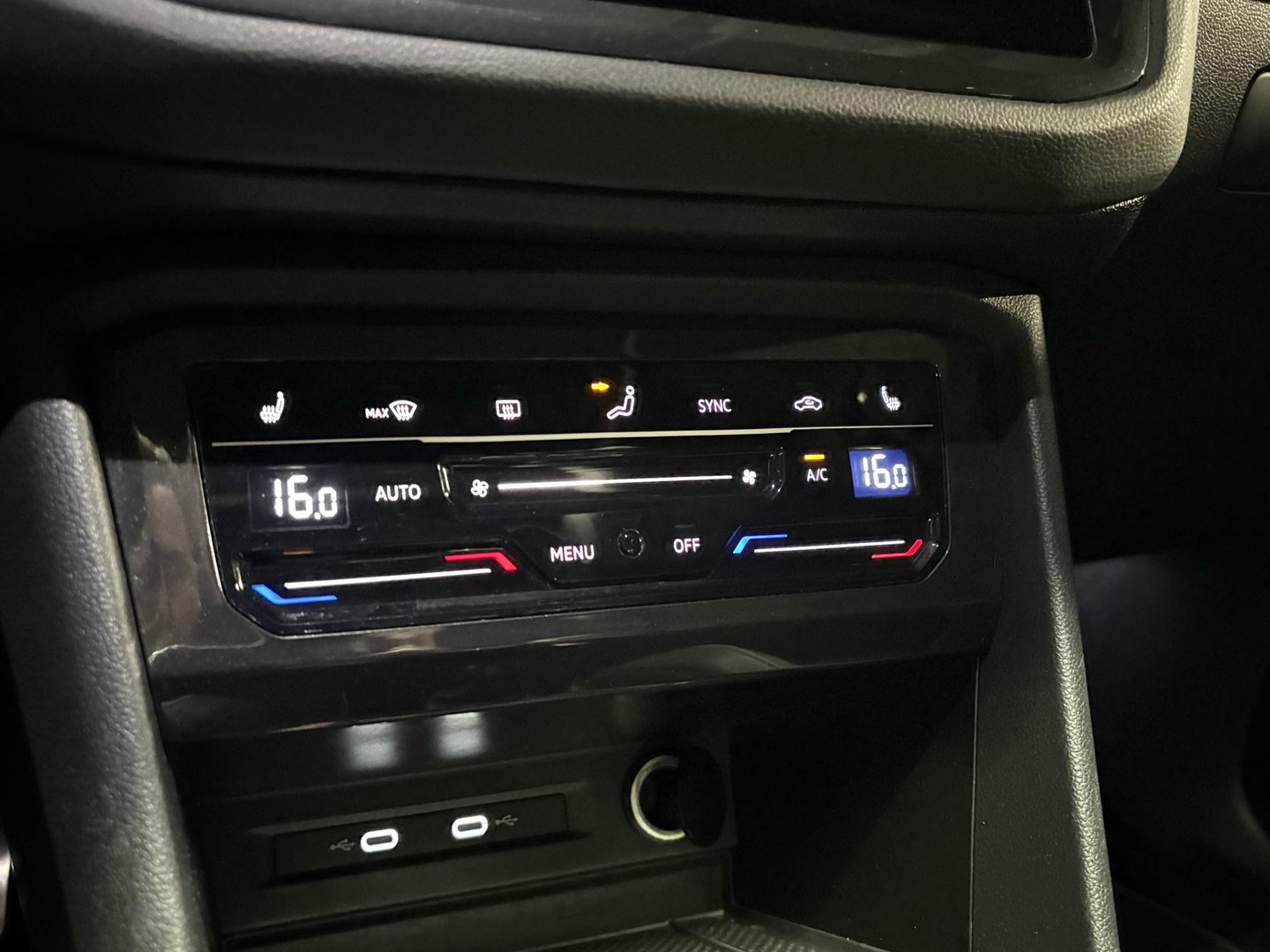Volkswagen Tiguan 1.5 TSI R-Line PANO KEYLESS CAM