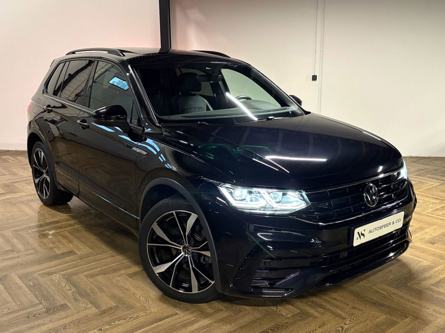 Volkswagen Tiguan 1.5 TSI R-Line PANO KEYLESS CAM