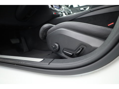 Volvo V60 2.0 T6 Plug-in hybrid AWD Plus Dark | Pano-dak | Head-up | 360 camera | Adap. Cruise | H&K Audio |
