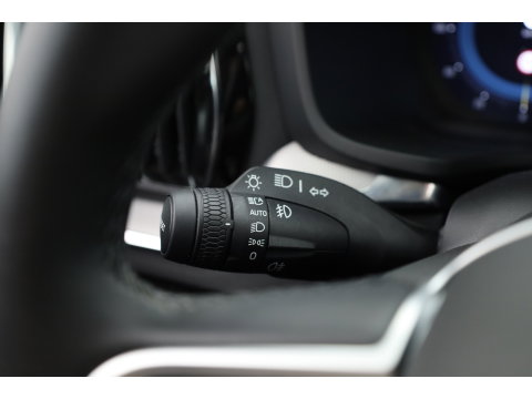 Volvo V60 2.0 T6 Plug-in hybrid AWD Plus Dark | Pano-dak | Head-up | 360 camera | Adap. Cruise | H&K Audio |