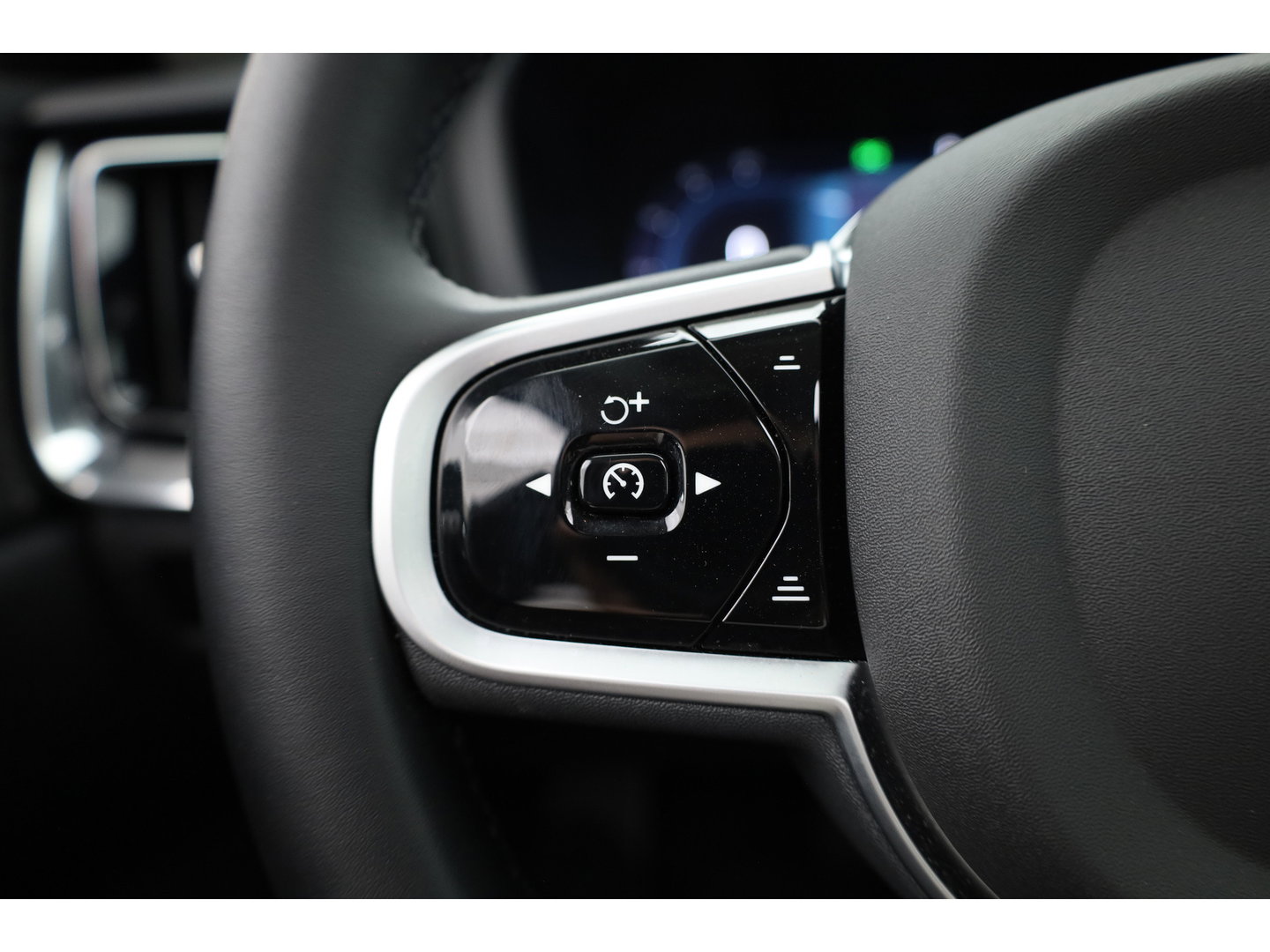 Volvo V60 2.0 T6 Plug-in hybrid AWD Plus Dark | Pano-dak | Head-up | 360 camera | Adap. Cruise | H&K Audio |